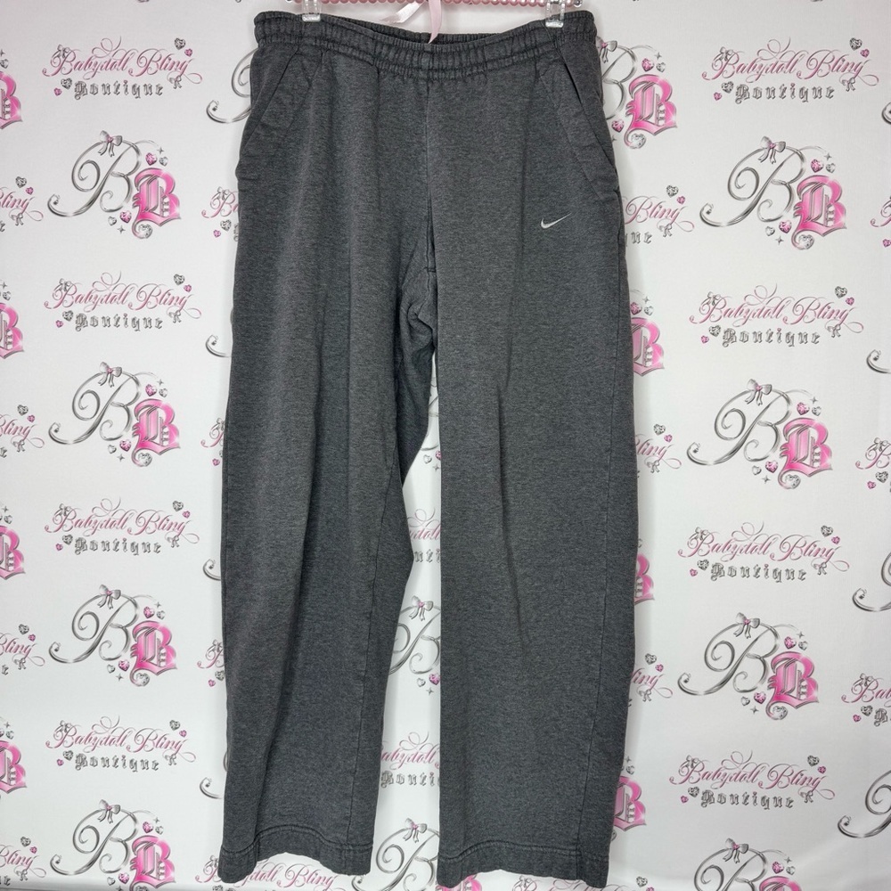 Nike Gray Sweatpants embroidered logo pockets grey sweats comfy warm cozy